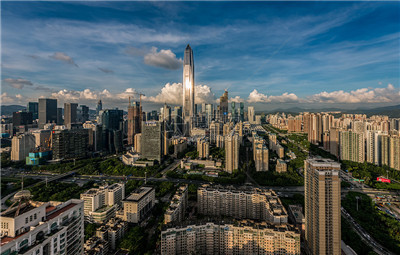龙华门是深圳市的一座历史悠久的古城门，位于龙华区中心地带。龙华门全套是指保留了完整的城门建筑、城门城墙以及相关的建筑物和环境，保存完好并对外开放供游客参观。以下将详细介绍深圳龙华门全套的相关内容。